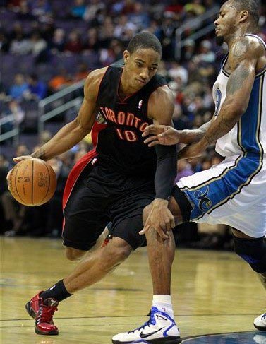 圣地亚哥教士队核心马查多在 2025 季后赛击出生涯第 40 支季后赛打点